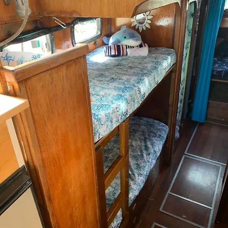 Aloha Jak's Boat Botel Alassio