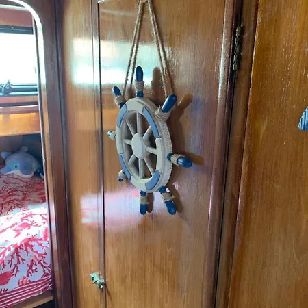 Aloha Jak's Boat Botel Alassio