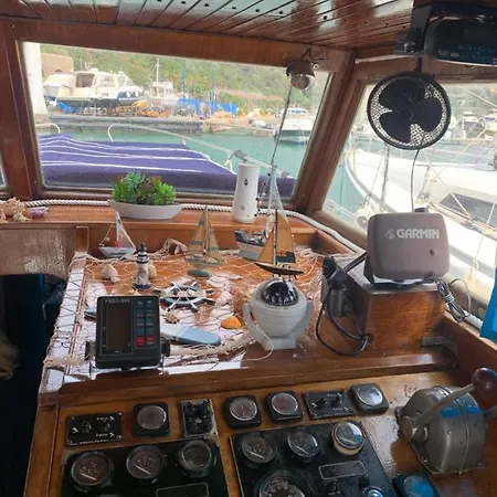 Aloha Jak's Boat Alassio