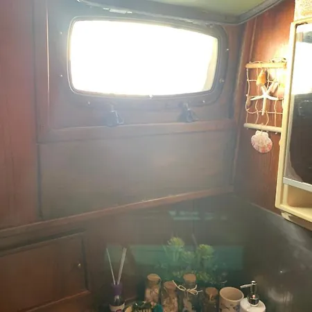 Botel Aloha Jak's Boat Alassio