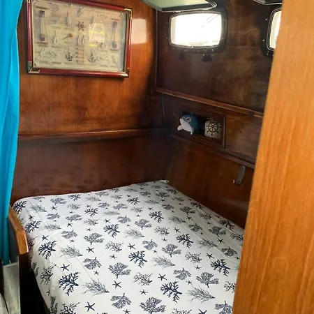 Botel Aloha Jak's Boat Alassio