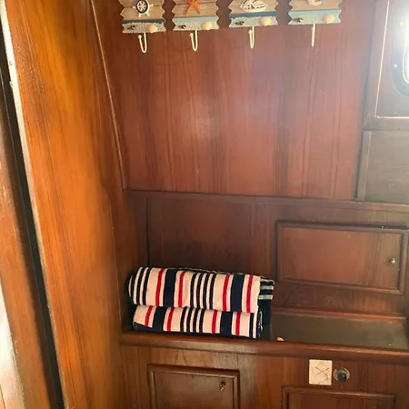 Botel Aloha Jak's Boat Alassio