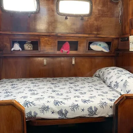 Botel Aloha Jak's Boat Alassio