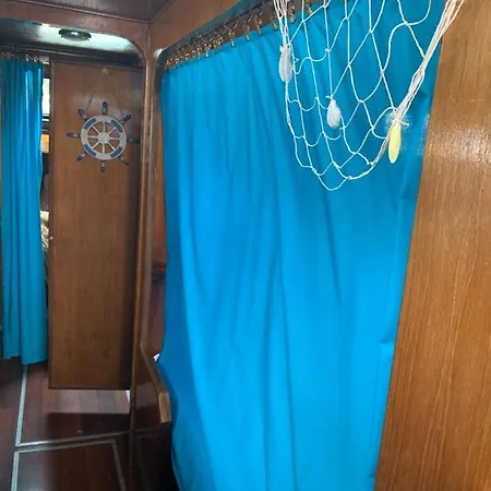Aloha Jak's Boat Botel Alassio